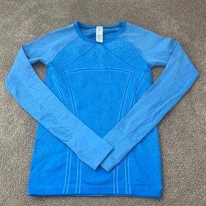 ivivva girls Size 10 long sleeve blue shirt with thumb holes